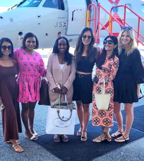 Mindy Kaling feet photo thumbnail