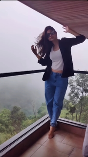 Mouni Roy feet photo thumbnail