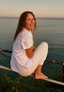 Minnie Driver feet photo thumbnail