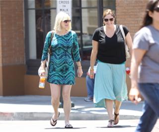 Anna Faris feet photo thumbnail