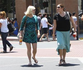 Anna Faris feet photo thumbnail