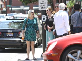 Anna Faris feet photo thumbnail