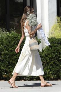 Alessandra Ambrosio feet photo thumbnail