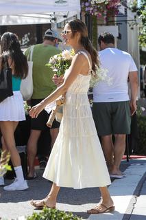 Alessandra Ambrosio feet photo thumbnail