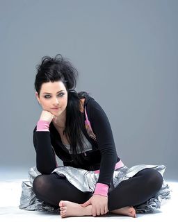 Amy Lee feet photo 3