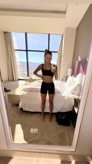 Josie Marie Canseco feet photo thumbnail