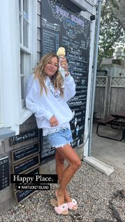 Kelly Bensimon feet photo thumbnail