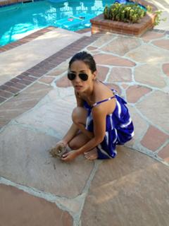 Olivia Munn feet photo thumbnail