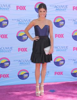 Nikki Reed feet photo thumbnail