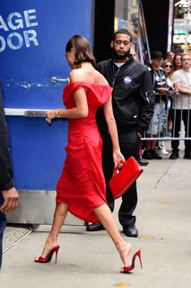 Hailey Bieber feet photo thumbnail