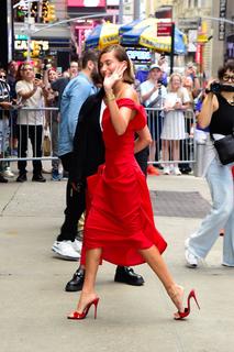 Hailey Bieber feet photo thumbnail