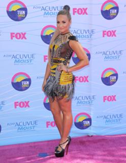 Demi Lovato feet photo thumbnail