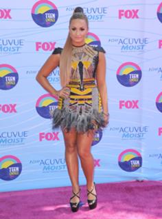 Demi Lovato feet photo thumbnail