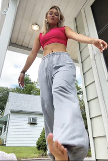 Katie Sigmond feet photo thumbnail