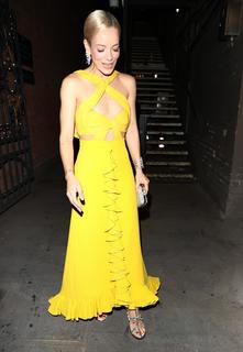Lily Allen feet photo thumbnail