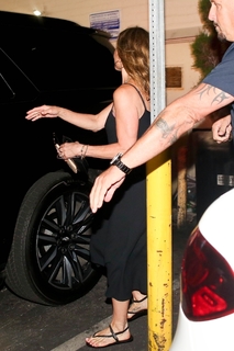 Jennifer Aniston feet photo thumbnail