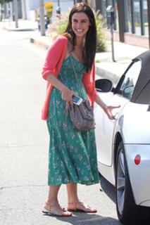 Jessica Lowndes feet photo thumbnail