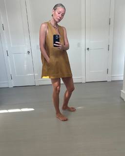 Gwyneth Paltrow feet photo thumbnail