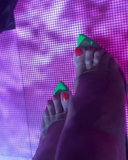 Heidi Klum feet photo thumbnail