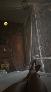 Isis Valverde feet photo thumbnail