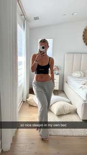 Katie Sigmond feet photo thumbnail