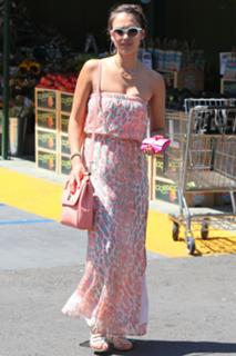 Jessica Alba feet photo thumbnail