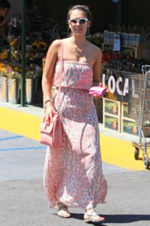 Jessica Alba feet photo thumbnail