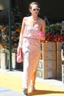 Jessica Alba feet photo thumbnail