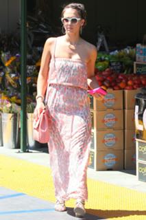 Jessica Alba feet photo thumbnail
