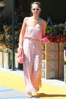Jessica Alba feet photo thumbnail