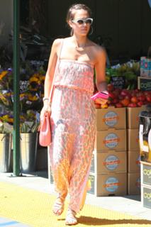 Jessica Alba feet photo thumbnail