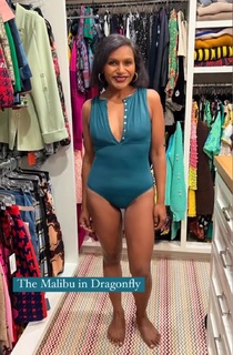 Mindy Kaling feet photo thumbnail