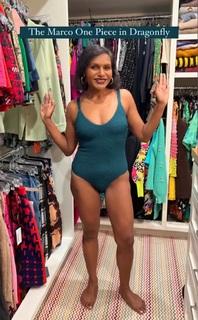 Mindy Kaling feet photo thumbnail