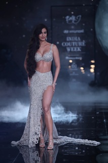 Disha Patani feet photo thumbnail