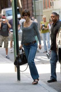 Katie Holmes feet photo thumbnail