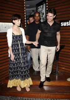Katie Holmes feet photo thumbnail