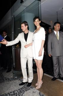 Katie Holmes feet photo thumbnail