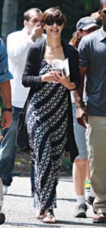 Katie Holmes feet photo thumbnail