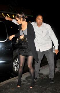 Katie Holmes feet photo thumbnail