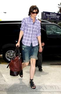Katie Holmes feet photo thumbnail
