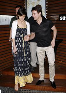 Katie Holmes feet photo thumbnail