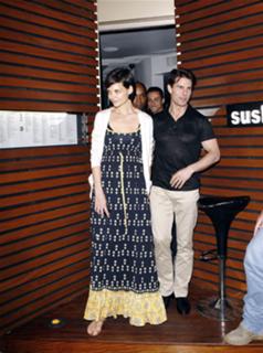 Katie Holmes feet photo thumbnail