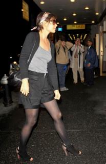 Katie Holmes feet photo thumbnail