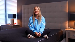 Justine Ezarik feet photo thumbnail
