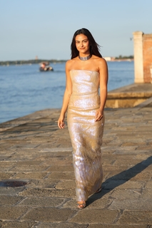 Camila Mendes feet photo thumbnail