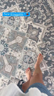 Angela Kinsey feet photo thumbnail