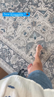 Angela Kinsey feet photo thumbnail