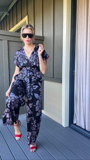 Elizabeth Banks feet photo thumbnail