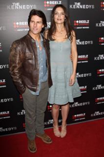 Katie Holmes feet photo thumbnail