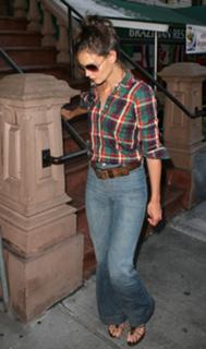 Katie Holmes feet photo thumbnail